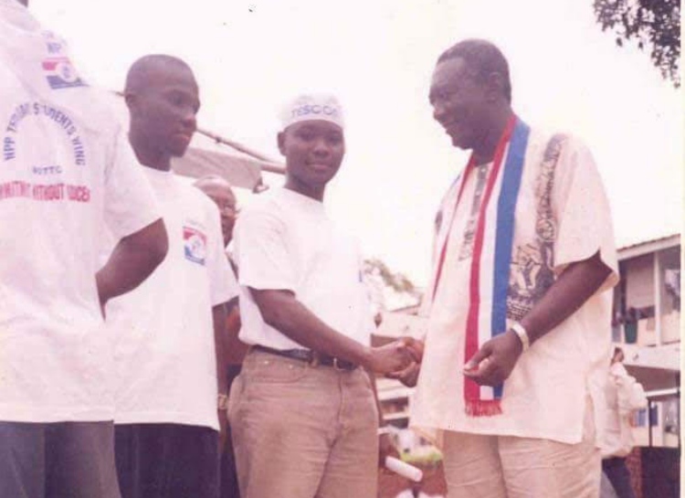 PHOTO: Kufour Swears-in Asenso Boakye 23 Years Ago As TESCON President