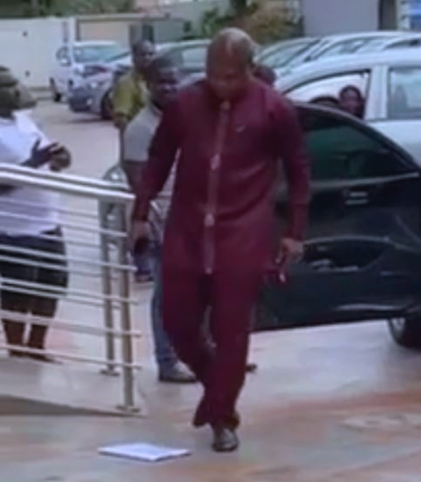 So Dishonorable! Okudzeto Ablakwa Seen Kicking Court Documents On The Floor Like Football (VIDEO)