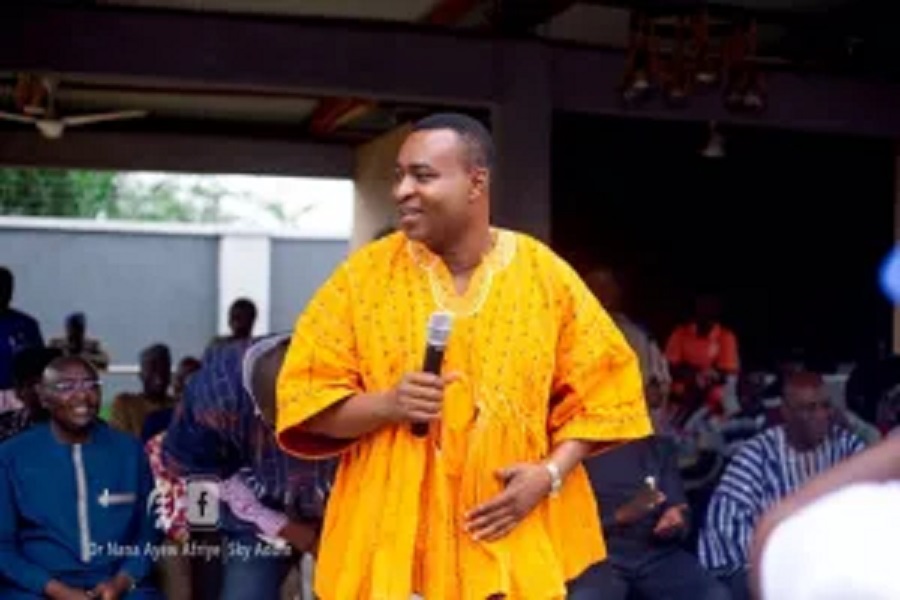 Humble Wontumi Kneels Before Electorates Again At Kumawu (VIDEO)